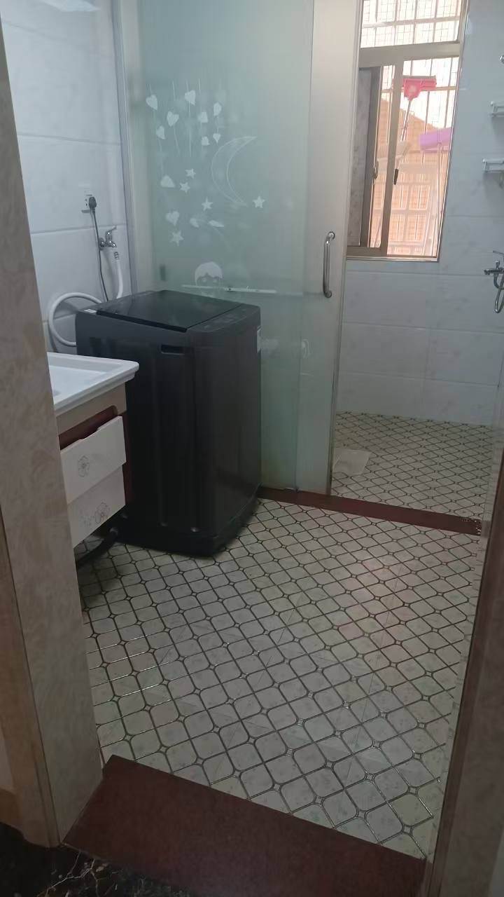 拓兴阳光新城  3室2厅2卫   2100.00元/月室内图