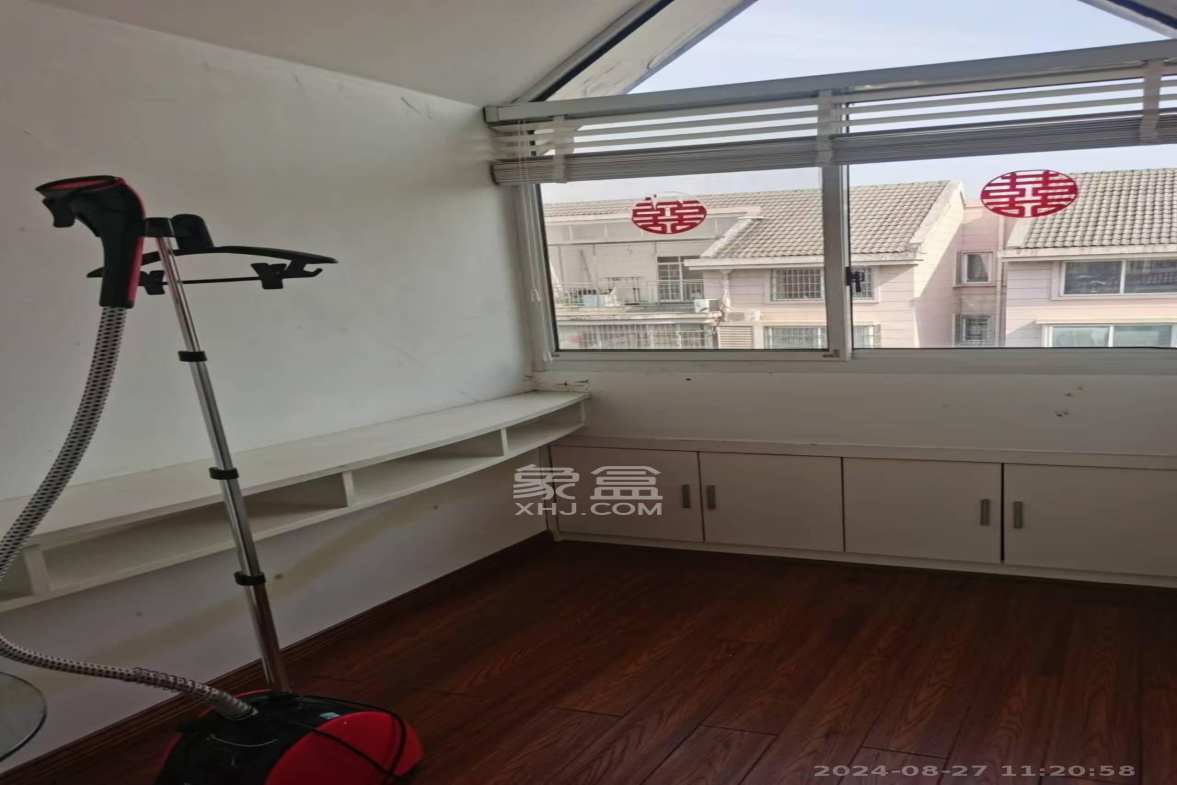 枫华府第  4室2厅2卫   2500.00元/月室内图