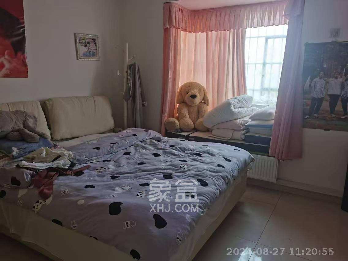 枫华府第  4室2厅2卫   2500.00元/月室内图
