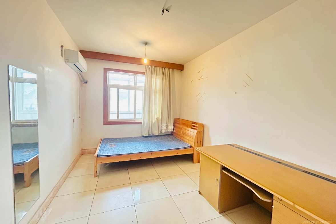 航天大院 4室2厅2卫 1700.0元/月 航天大院 4室2厅2卫 1700.0元/月室内图