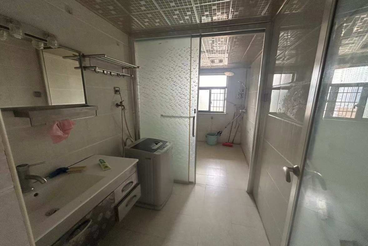 富厚名邸  4室2厅2卫    2000.0元/月室内图