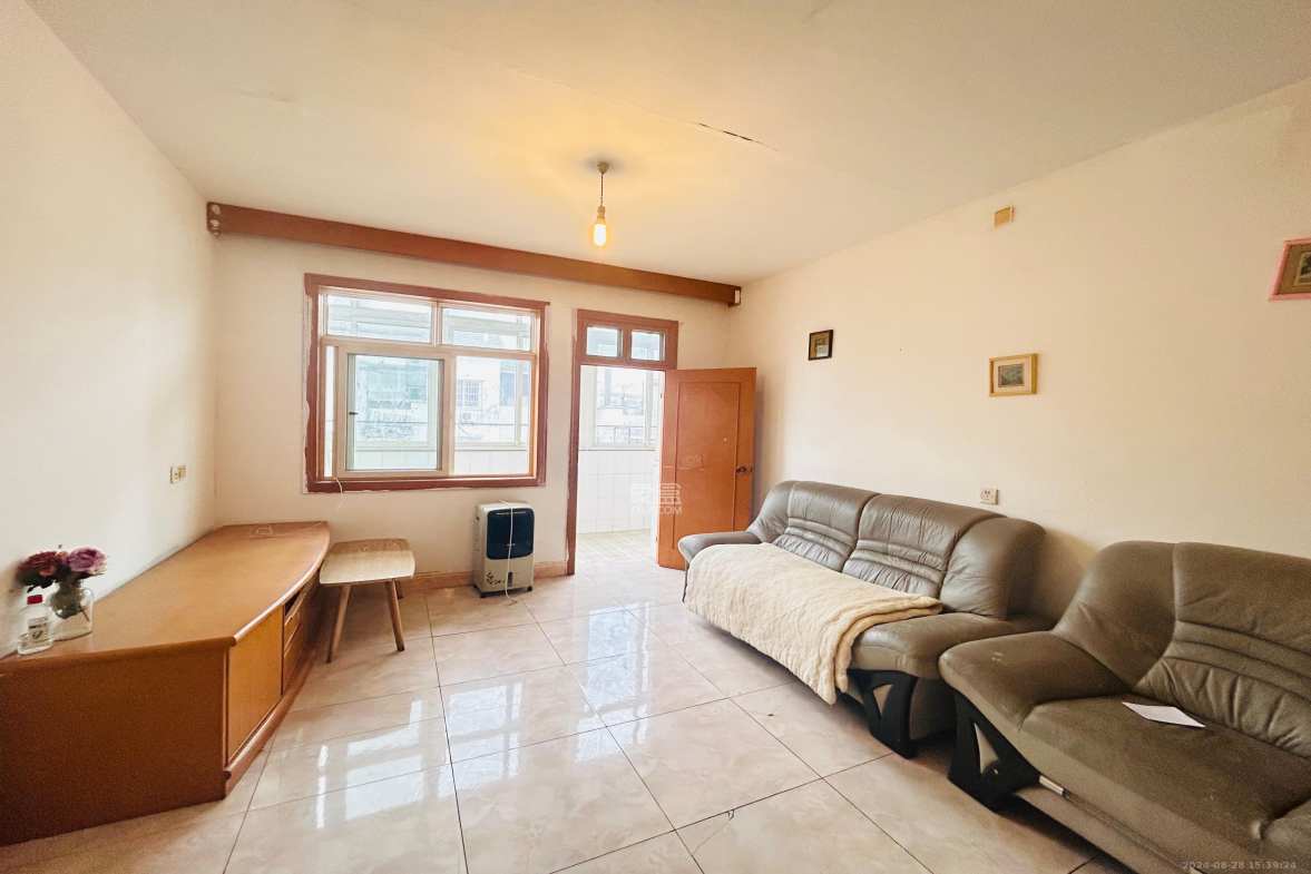 航天大院 4室2厅2卫 1700.0元/月 航天大院 4室2厅2卫 1700.0元/月室内图