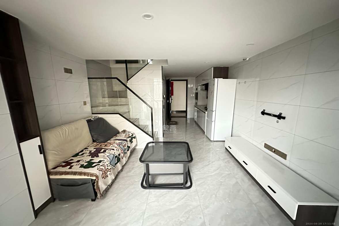 天麓轻奢国际  1室1厅1卫    1900.0元/月 天麓轻奢国际  1室1厅1卫    1900.0元/月户型图