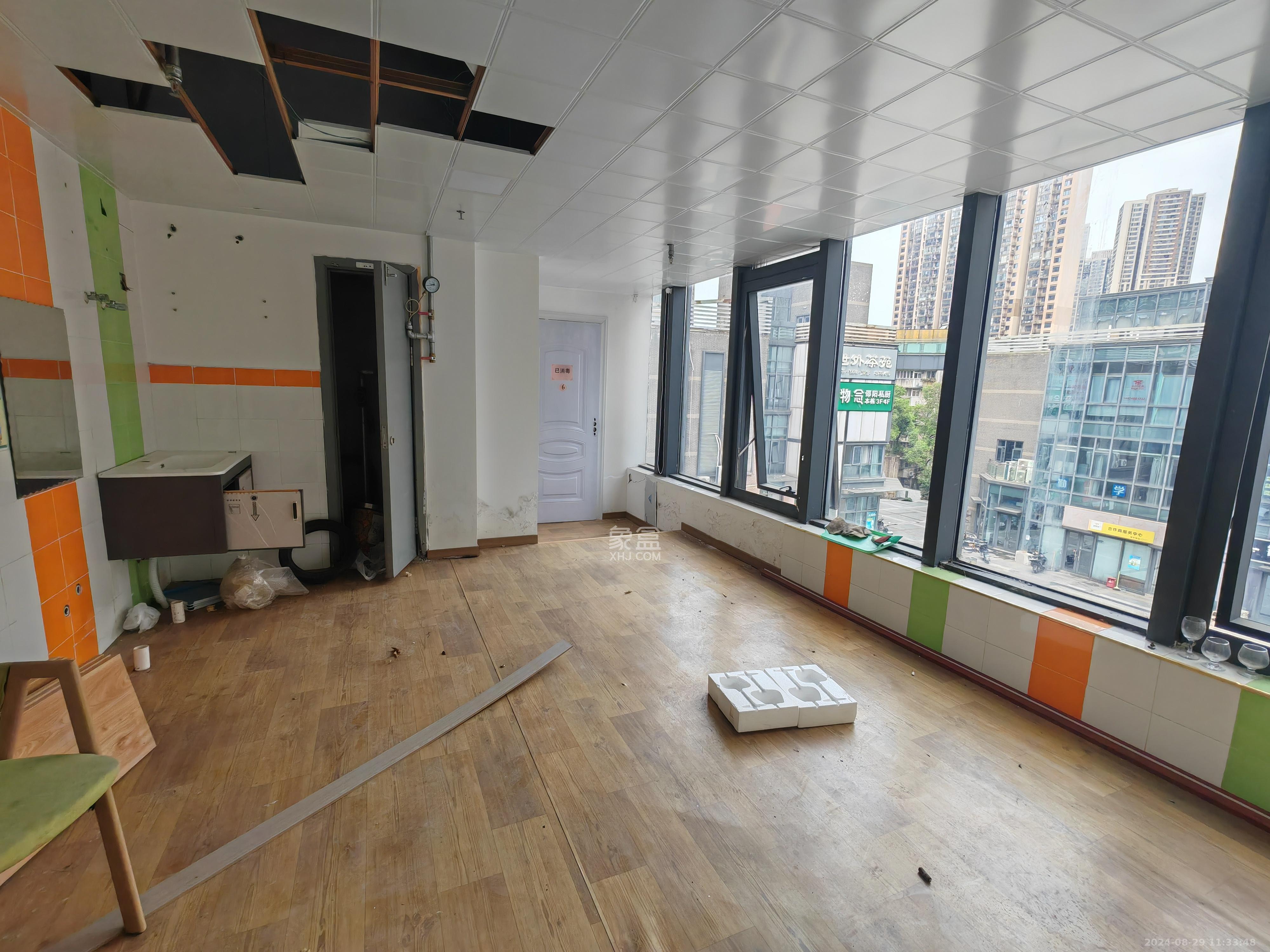 世茂铂翠湾一期   430.0㎡      12000.0元/月室内图