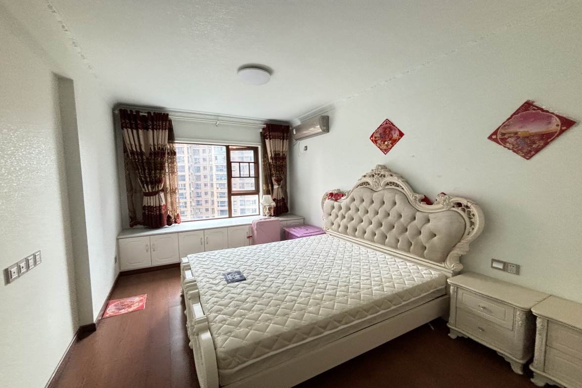 湾田和悦  4室2厅2卫   100.00万 湾田和悦  4室2厅2卫   100.00万客厅