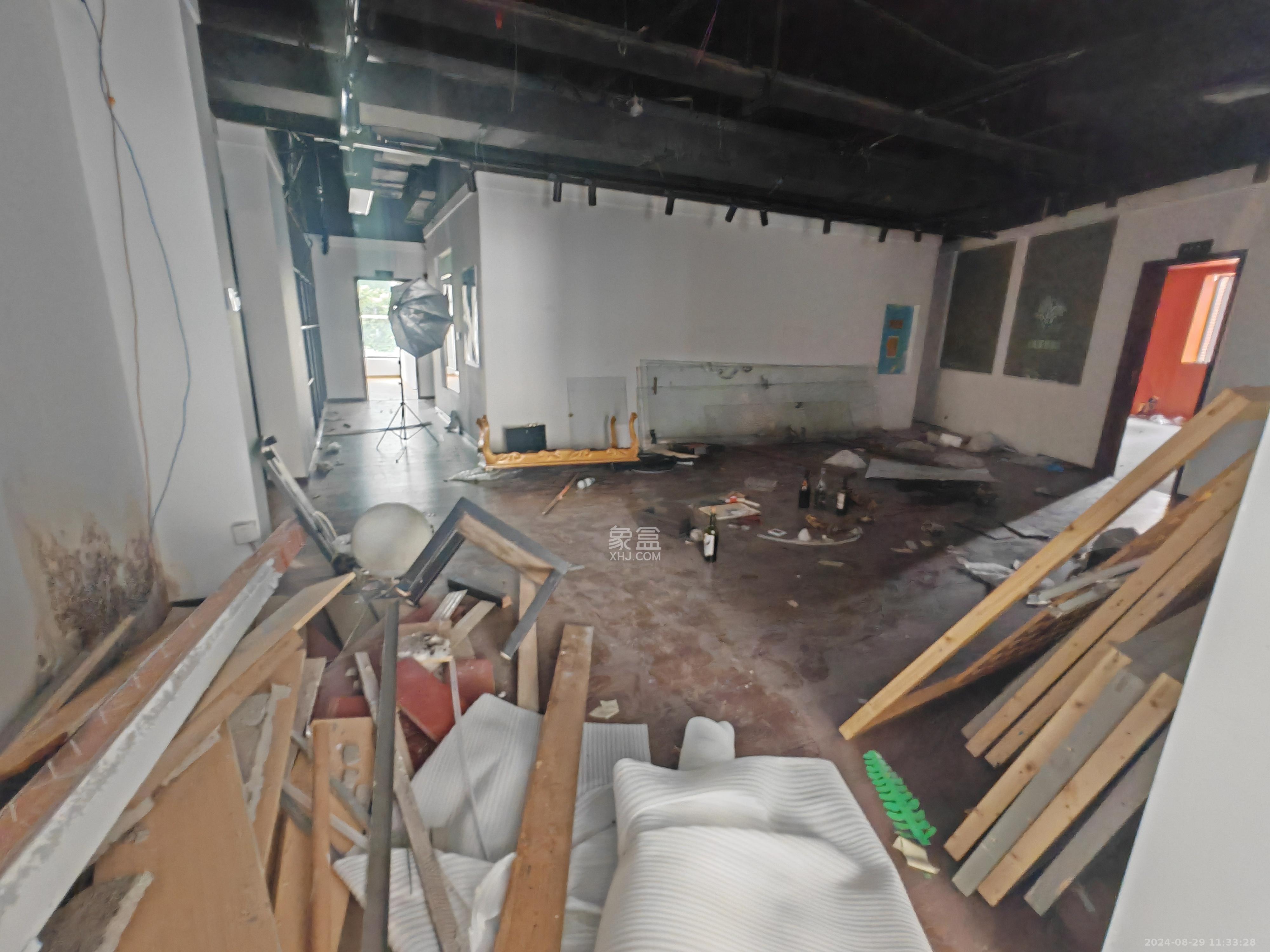 世茂铂翠湾一期   430.0㎡      12000.0元/月室内图