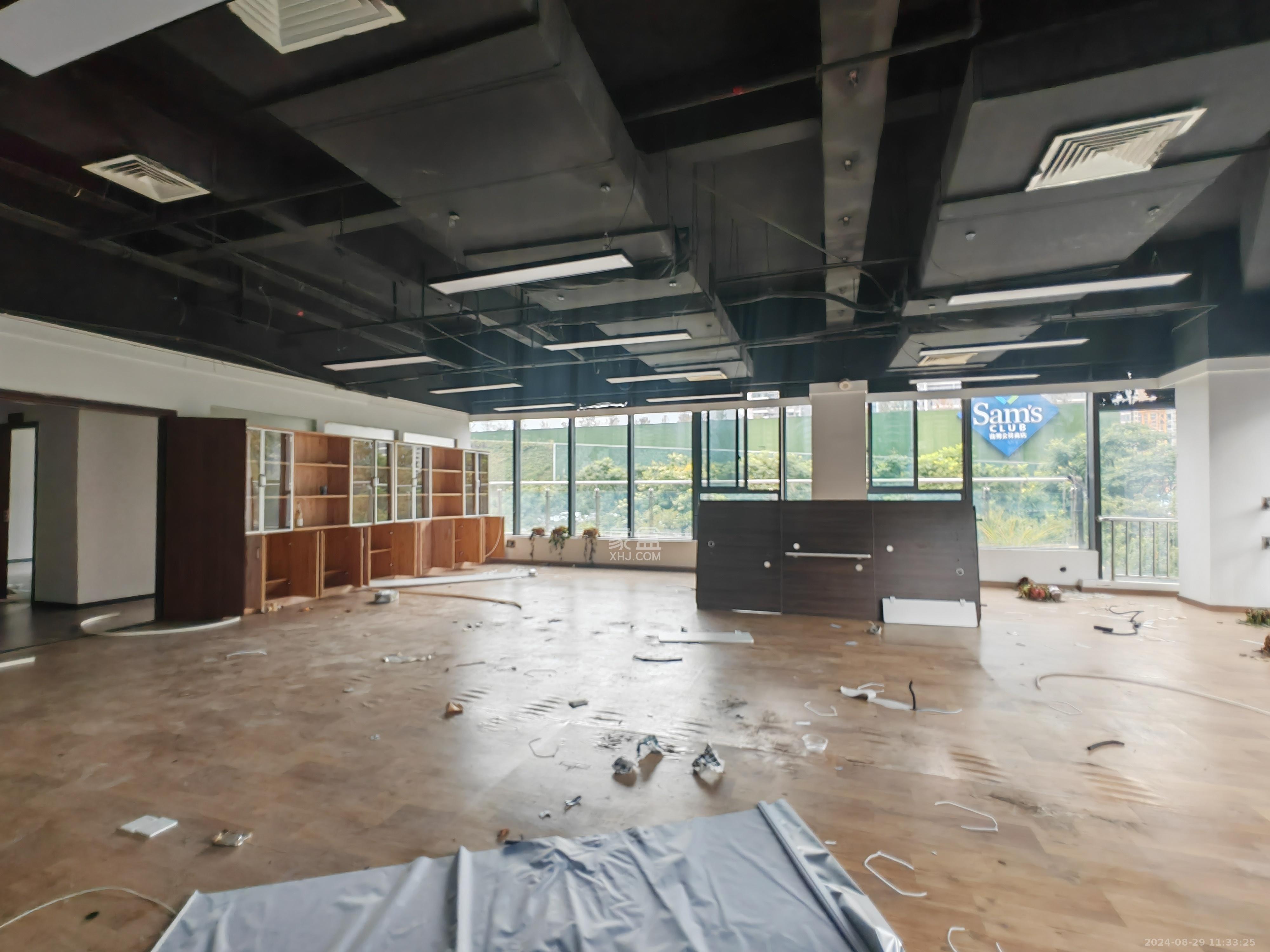 世茂铂翠湾一期   430.0㎡      12000.0元/月室内图