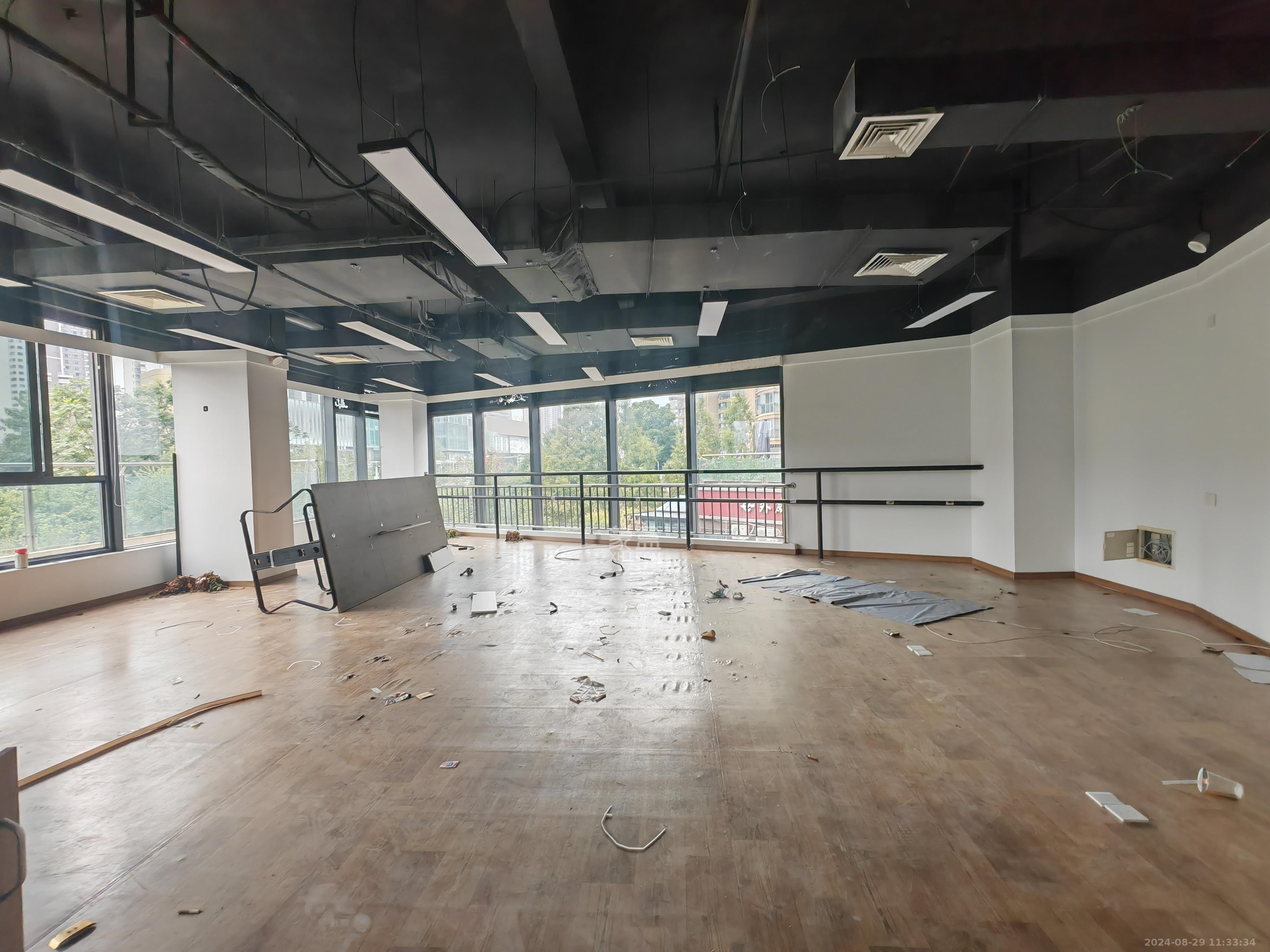 世茂铂翠湾一期   430.0㎡      12000.0元/月室内图