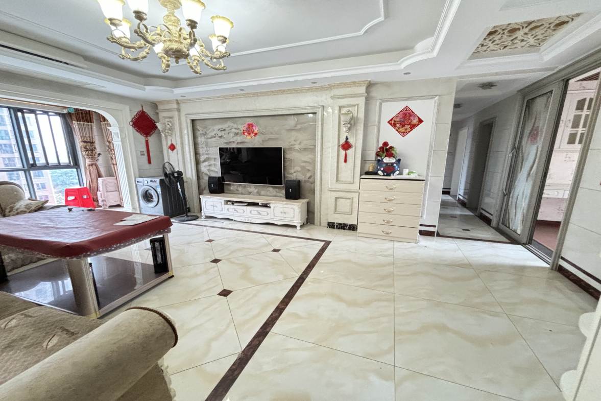 湾田和悦  4室2厅2卫   100.00万 湾田和悦  4室2厅2卫   100.00万客厅