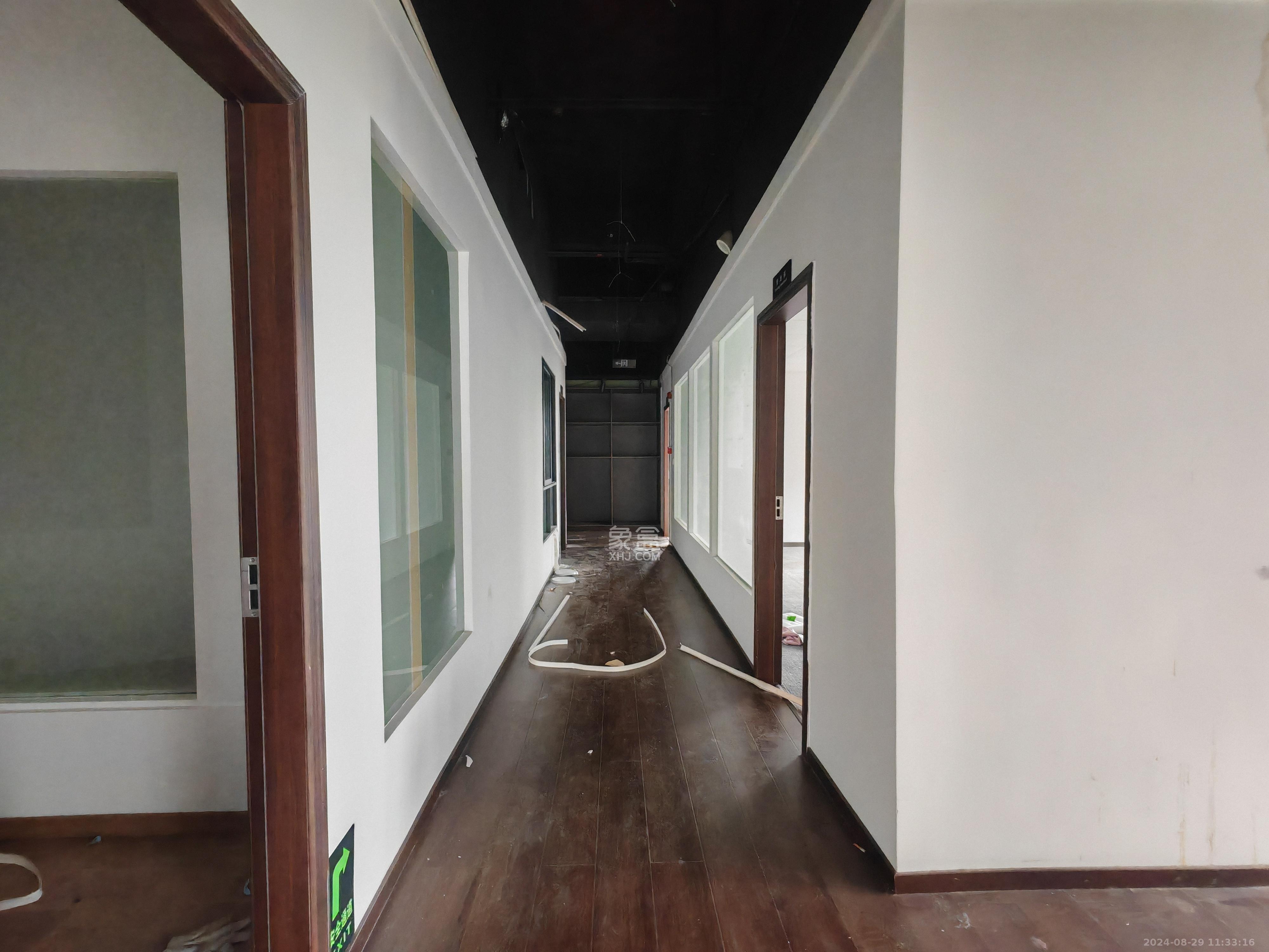 世茂铂翠湾一期   430.0㎡      12000.0元/月室内图