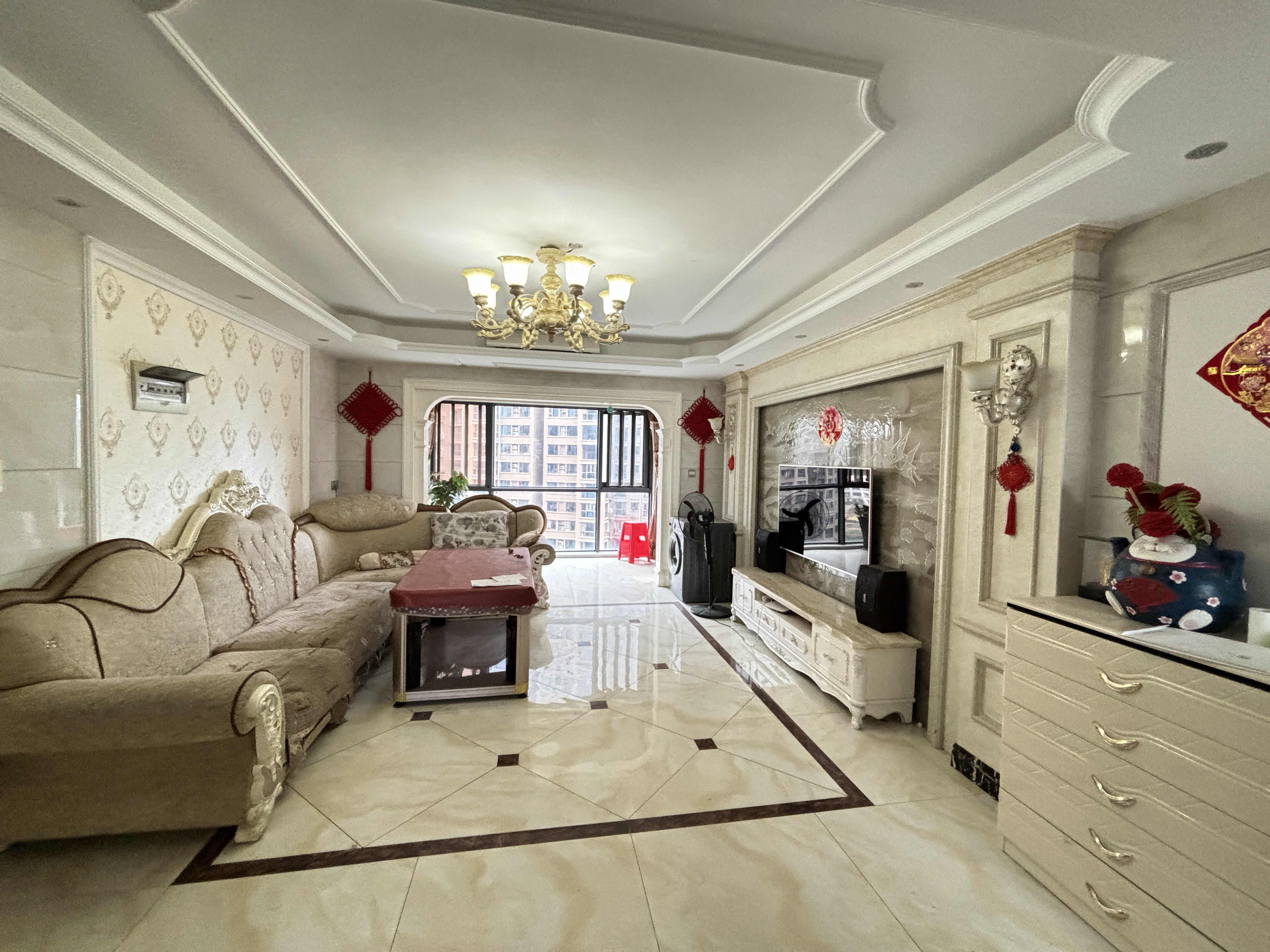 湾田和悦  4室2厅2卫    2000.0元/月