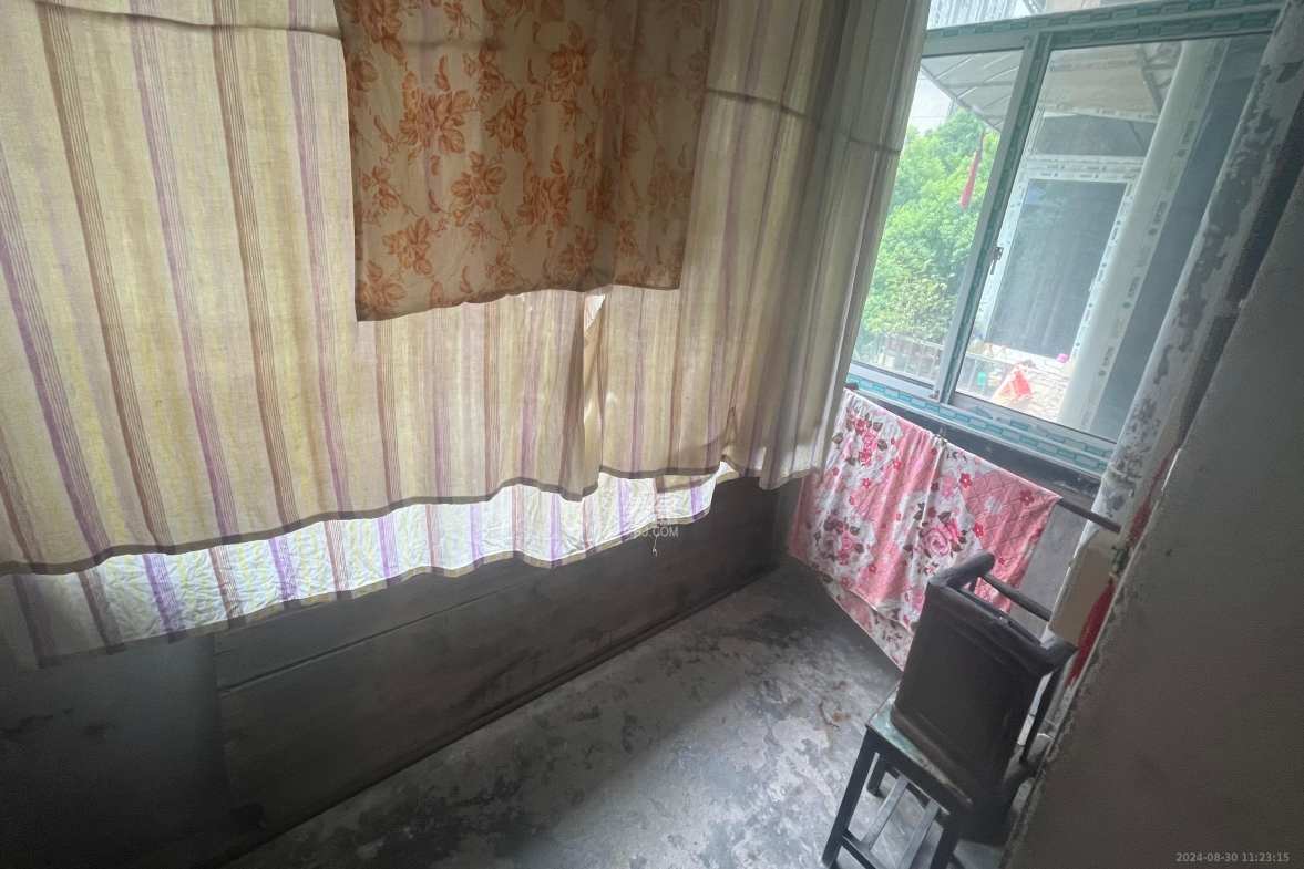 红花坡社区  2室1厅1卫    1100.0元/月室内图