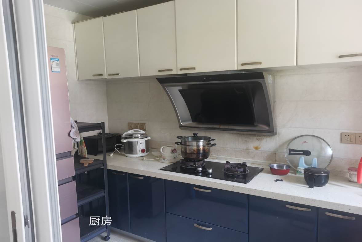 江山花苑  4室2厅2卫   2000.00元/月室内图