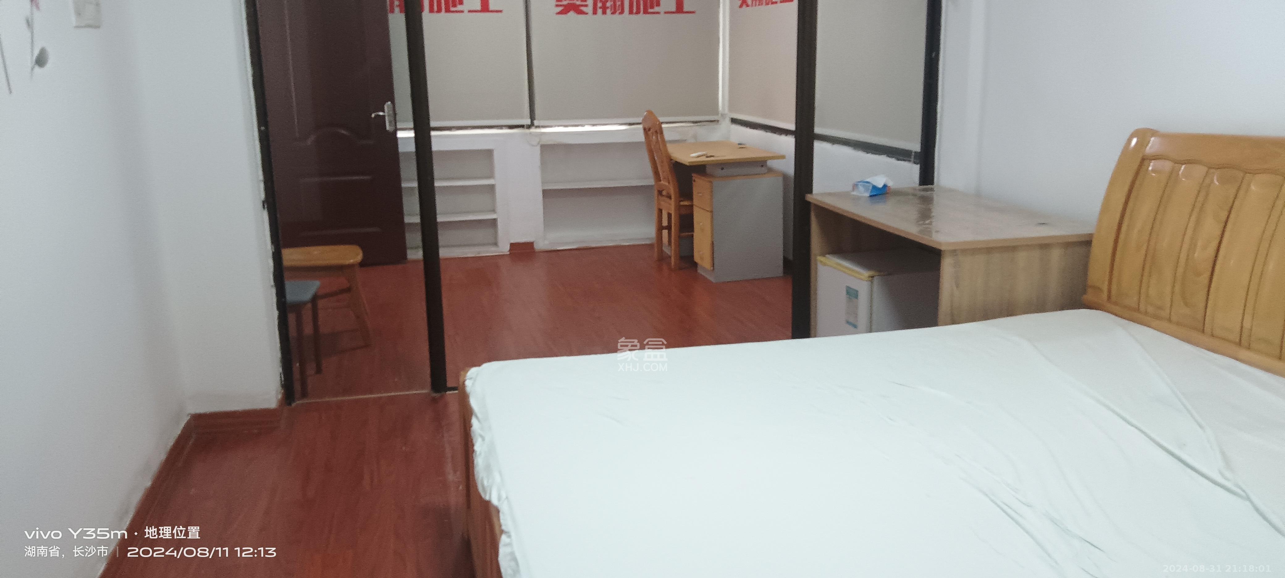 东风路汽电宿舍  1室1厅1卫   1800.00元/月