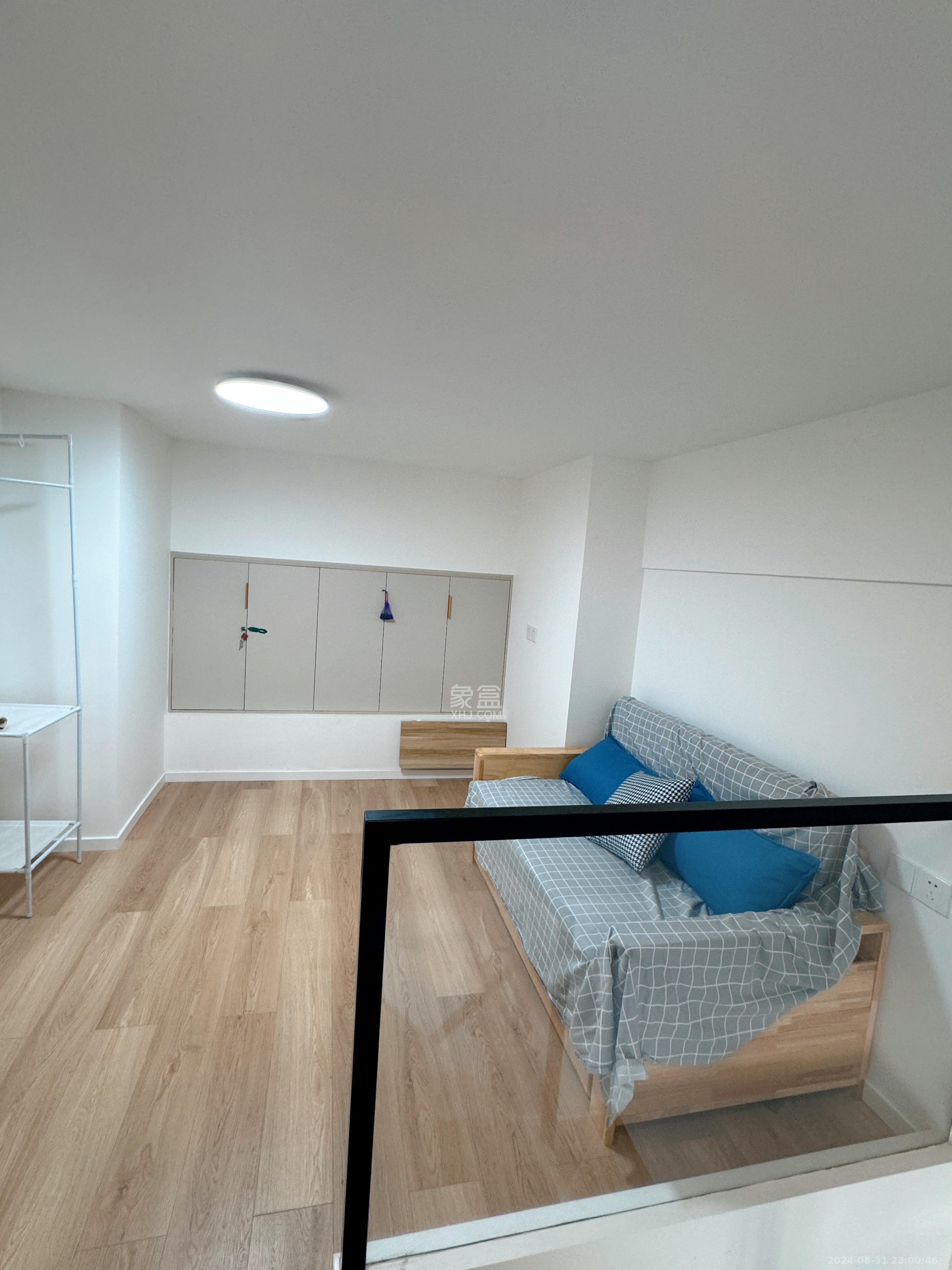 卓越江岸  1室1厅1卫    2600.0元/月