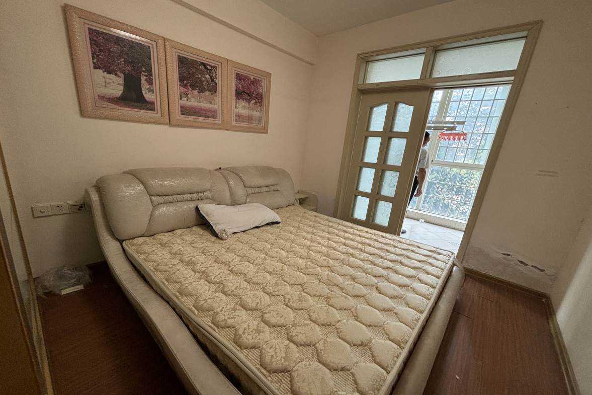 东方豪苑 4室2厅0卫 1800.0元/月 东方豪苑 4室2厅0卫 1800.0元/月室内图