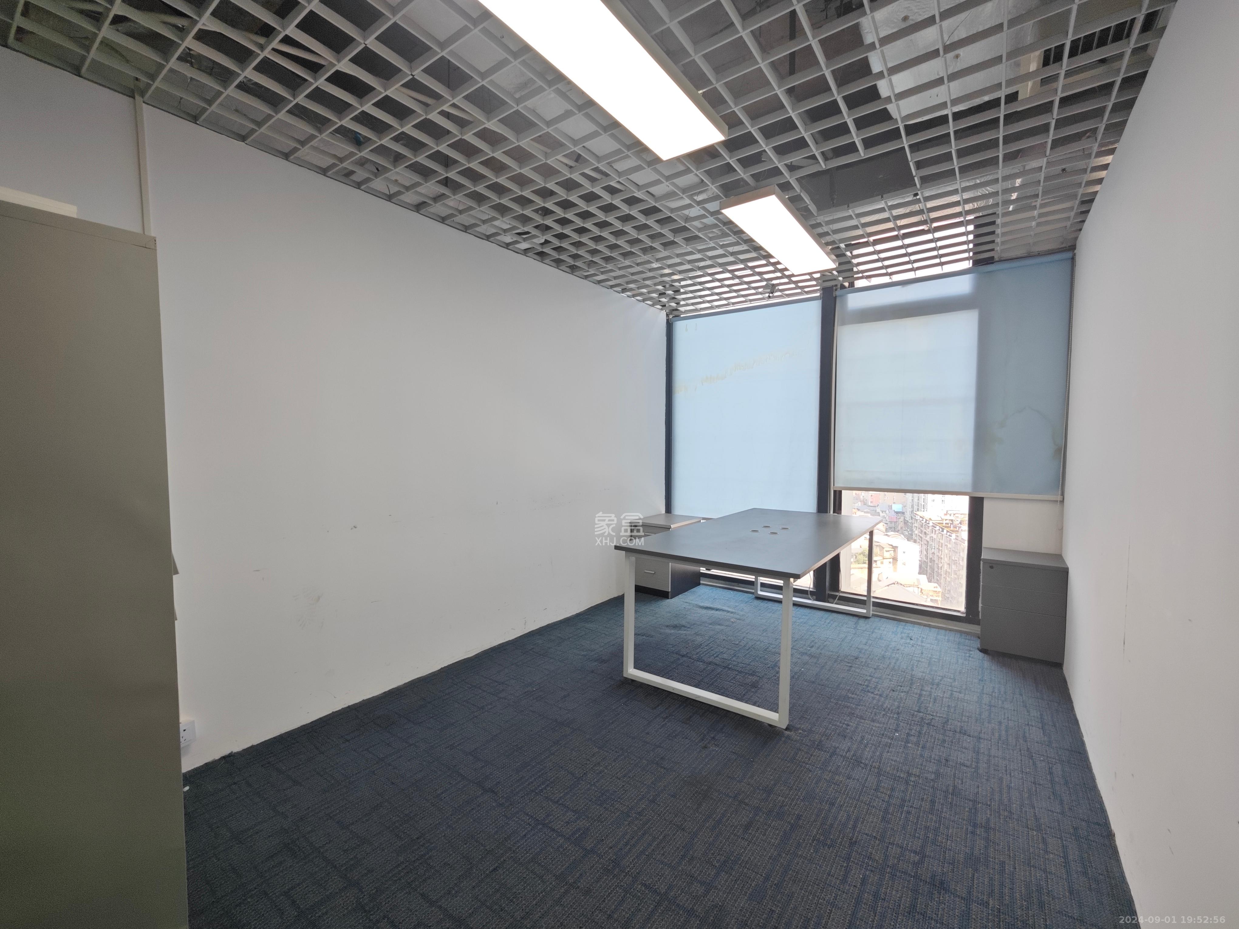 万达广场   148.0㎡      8000.0元/月室内图