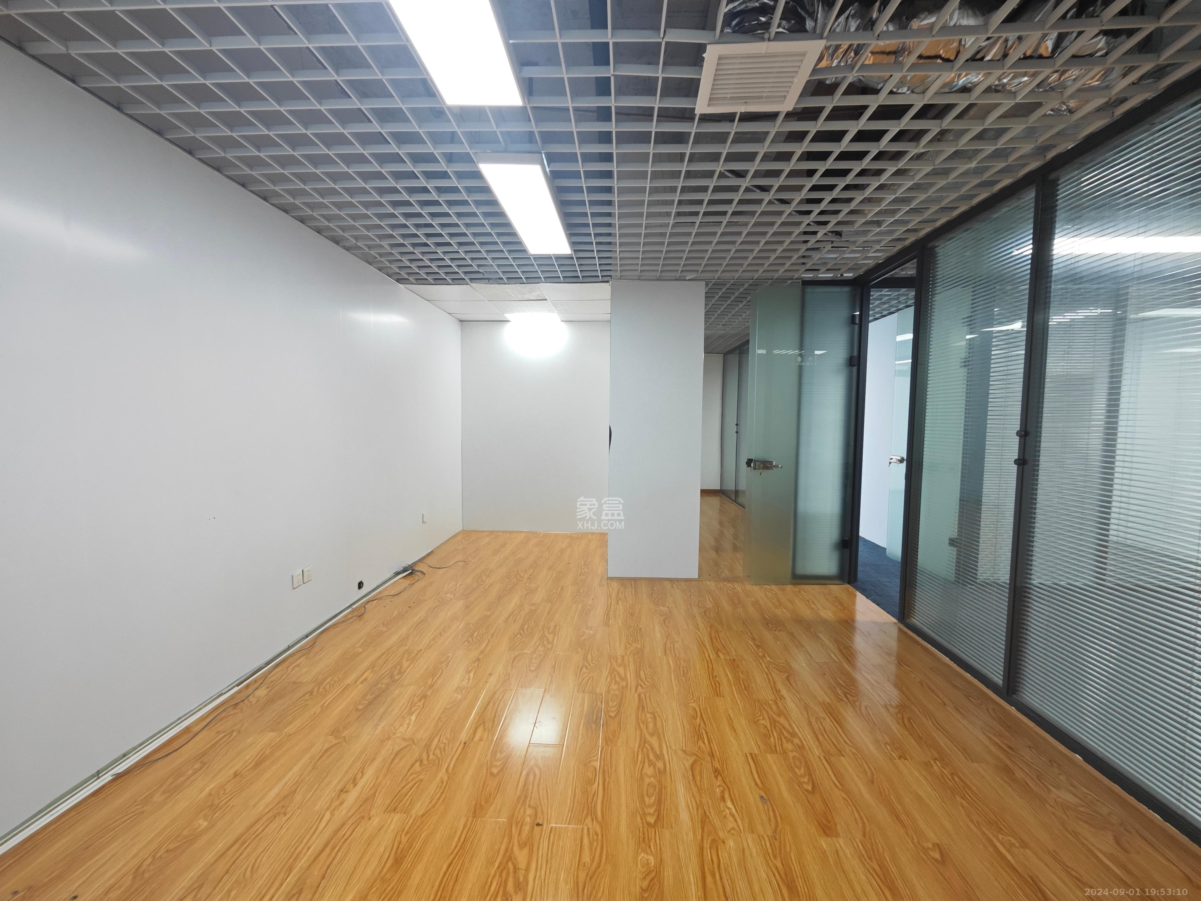 万达广场   148.0㎡      8000.0元/月室内图