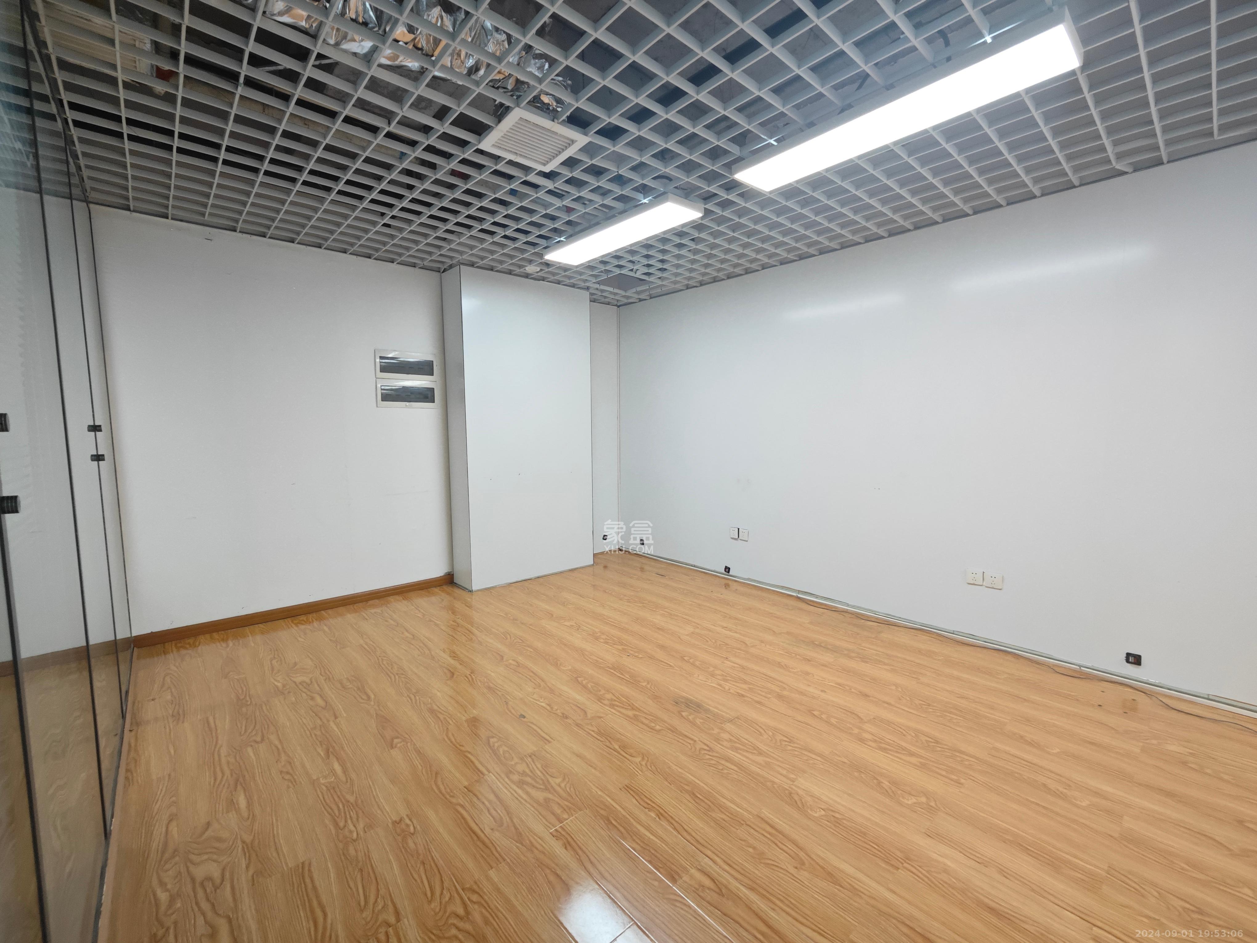 万达广场   148.0㎡      8000.0元/月室内图