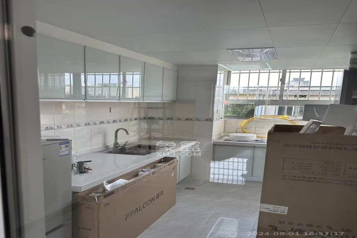 中建五局信和苑三区  1室2厅1卫   1900.00元/月室内图1