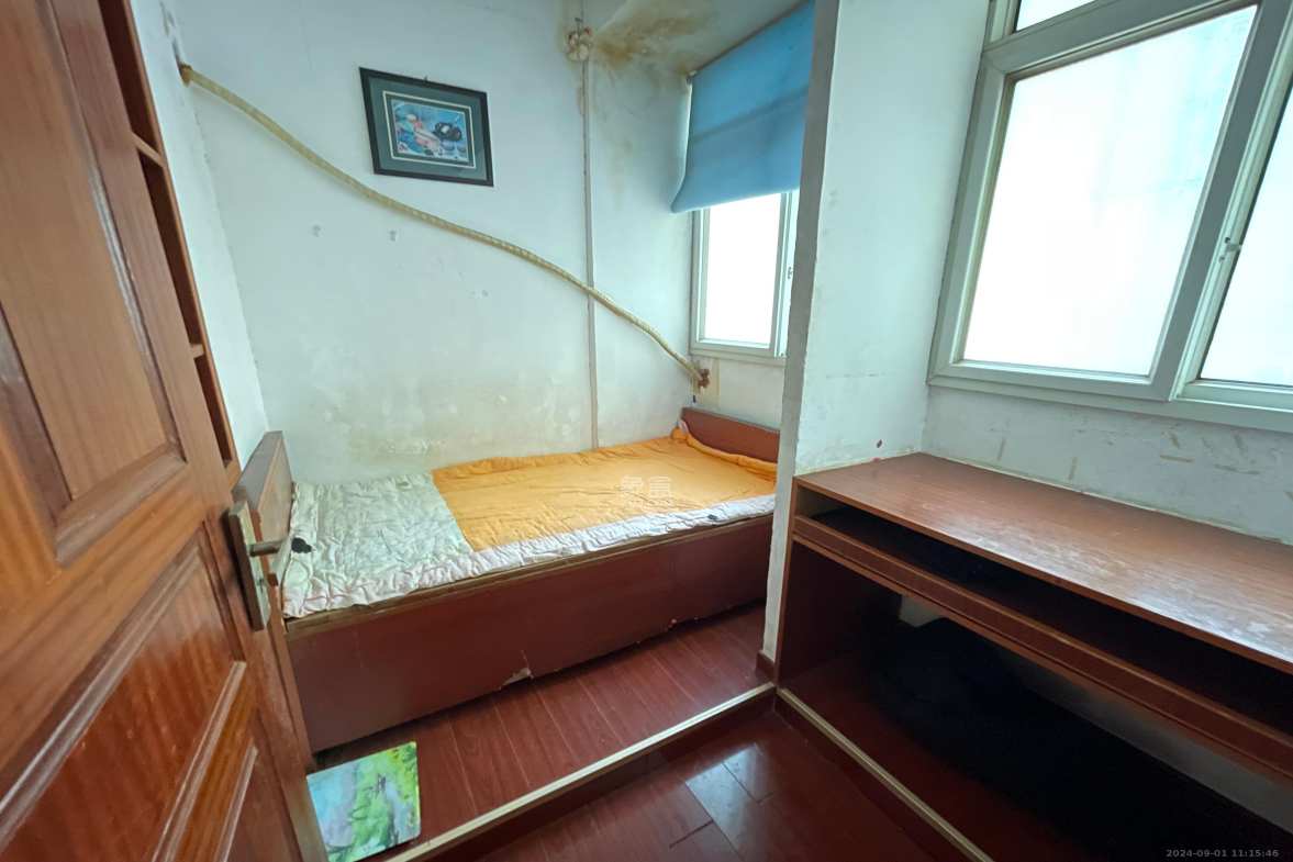 军属新村  1室2厅1卫   1300.00元/月室内图
