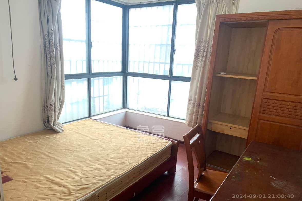 枫华府第  3室2厅1卫   2000.00元/月室内图1