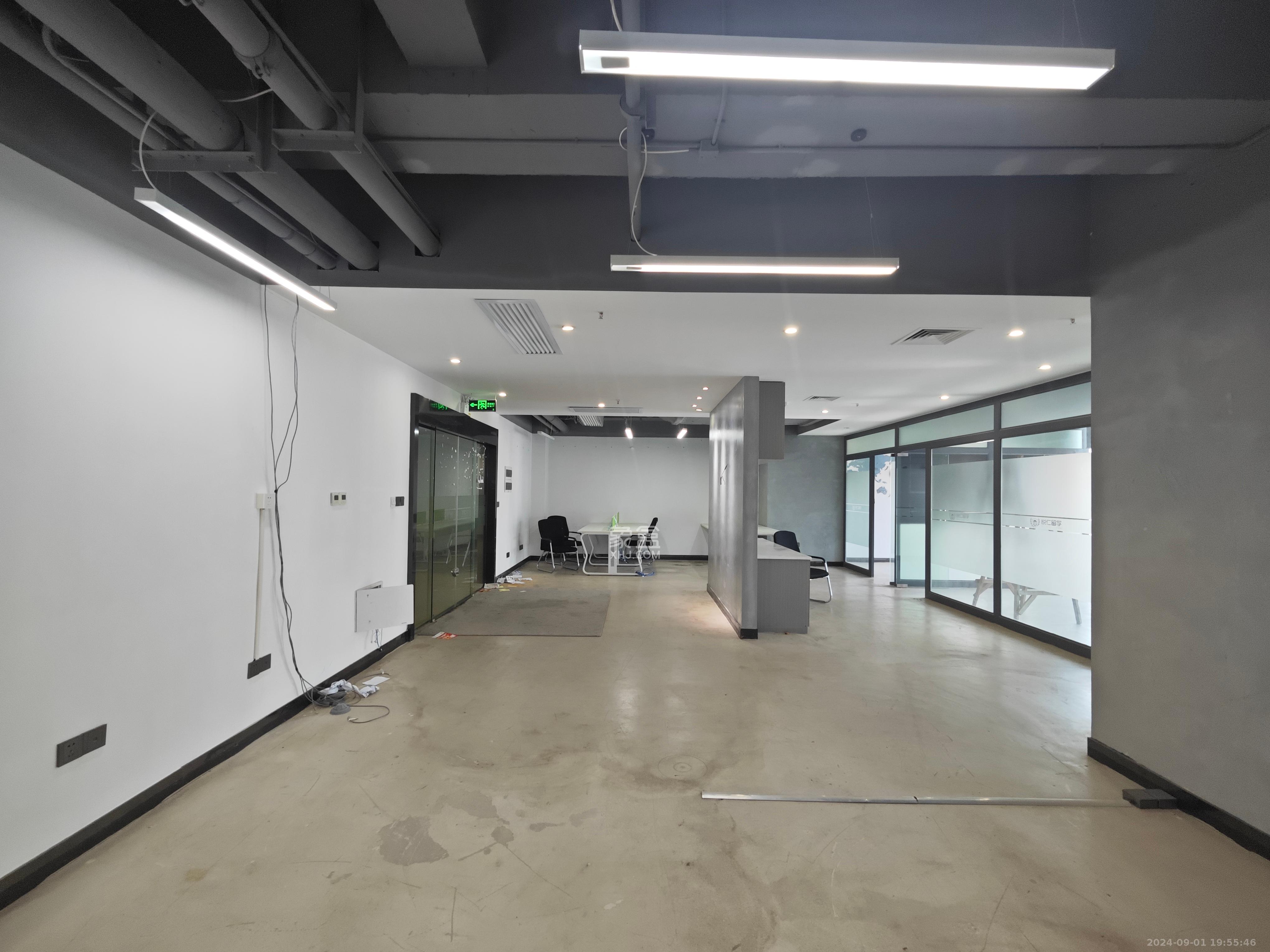 万达广场   158.57㎡      9000.0元/月室内图