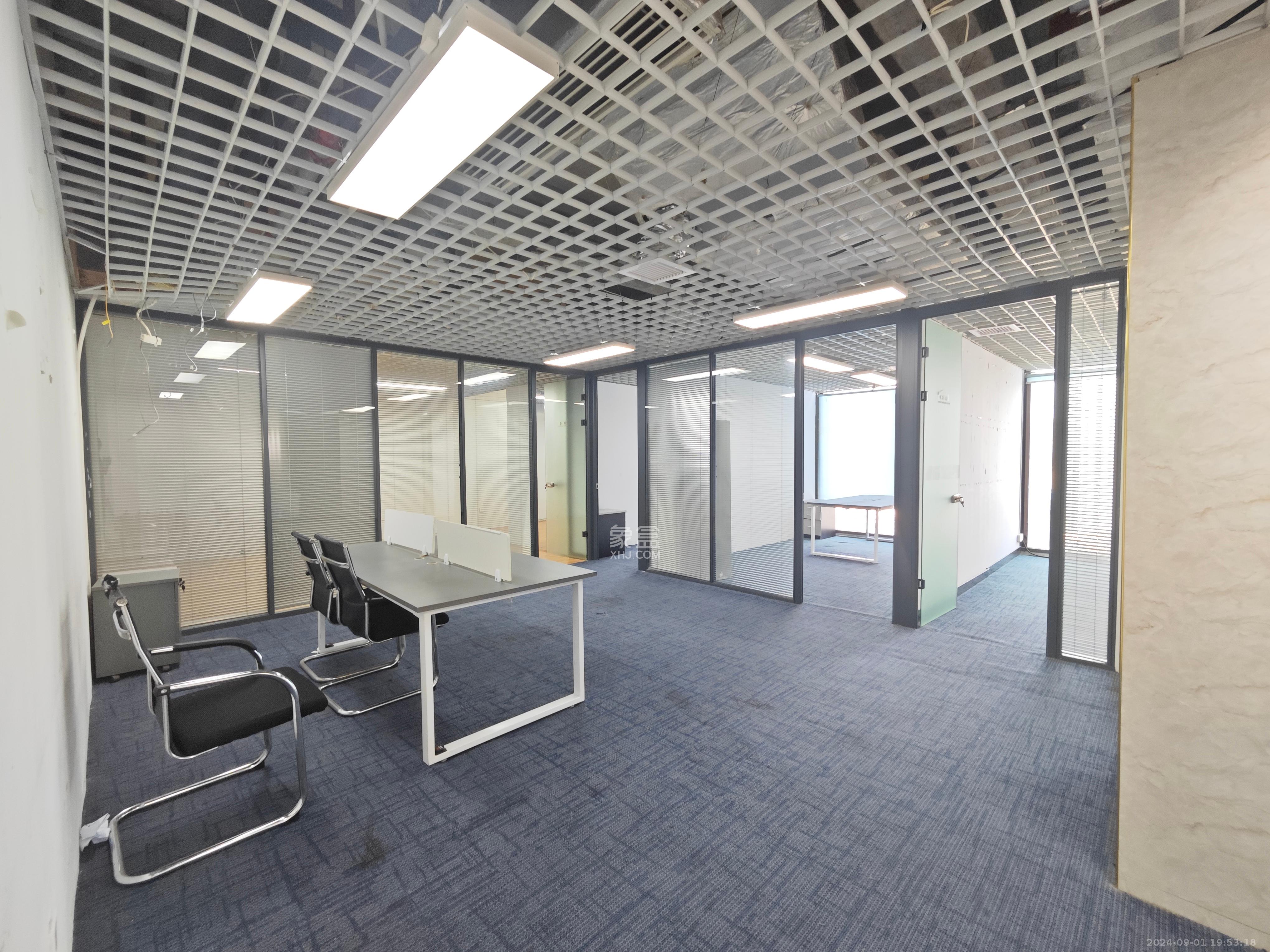 万达广场   148.0㎡      8000.0元/月室内图