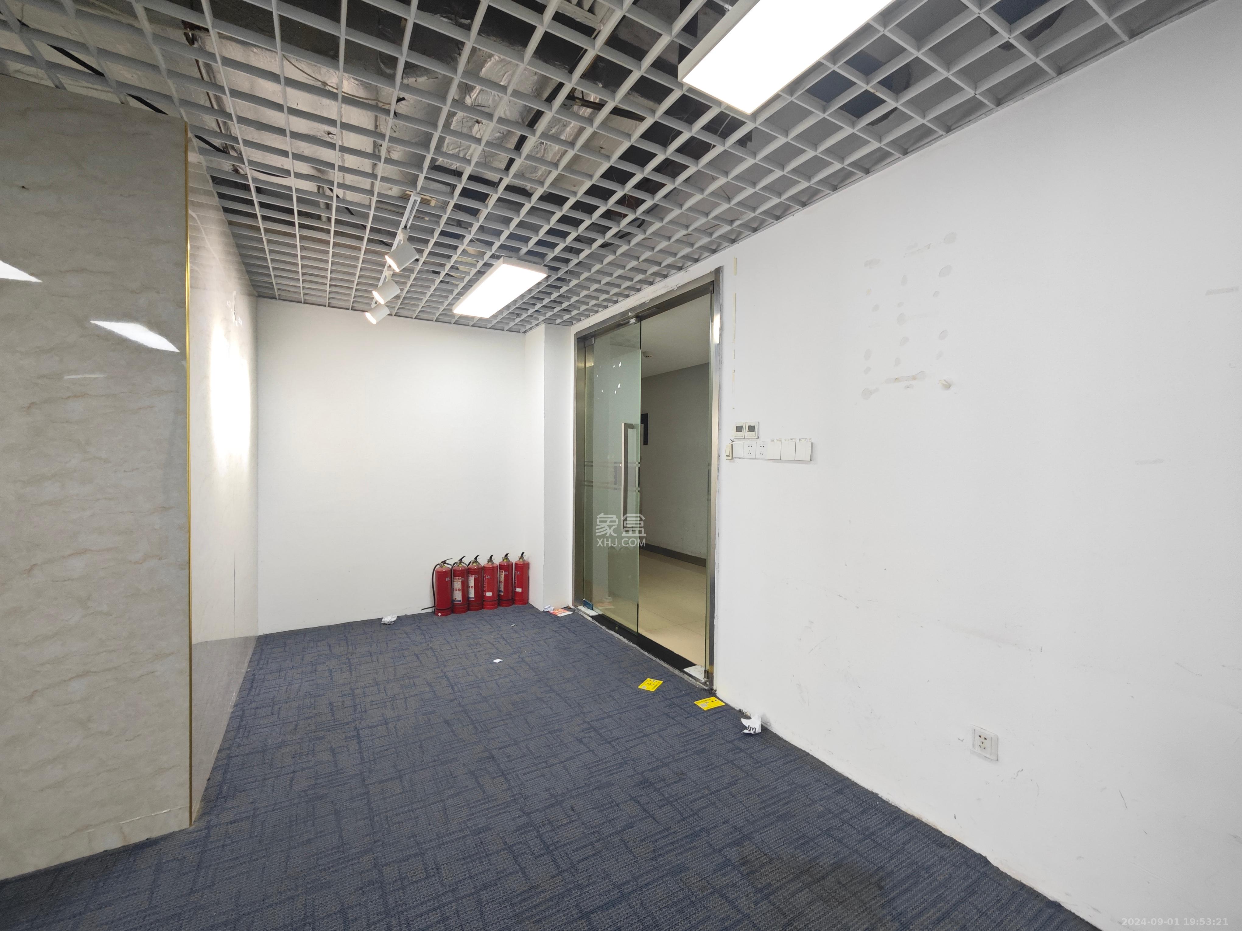 万达广场   148.0㎡      8000.0元/月室内图