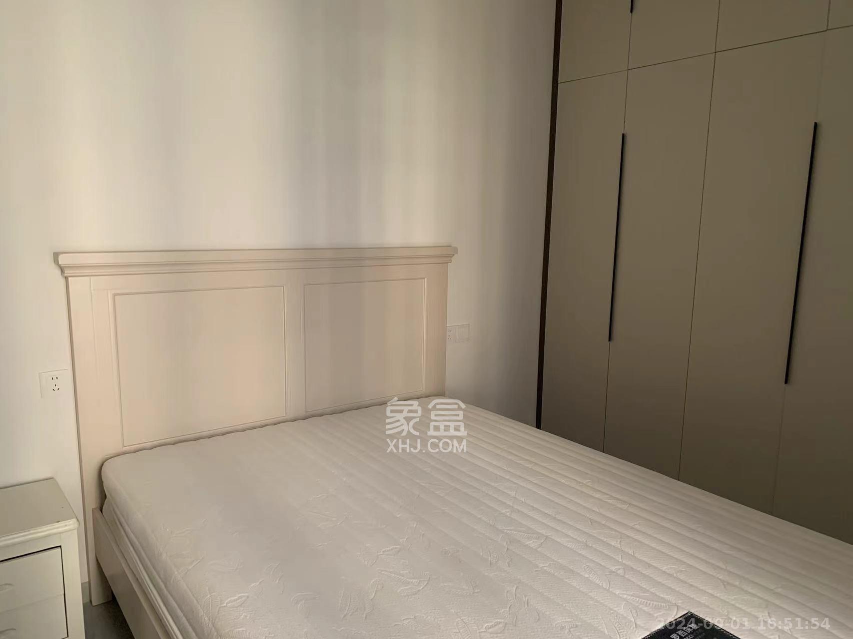 丽发新城  3室2厅1卫   2300.00元/月
