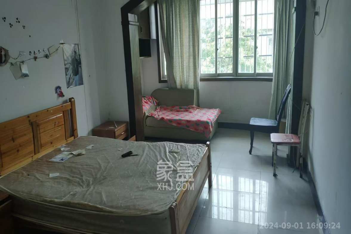 中南汽车世界 2室2厅1卫 1100.0元/月 中南汽车世界 2室2厅1卫 1100.0元/月室内图