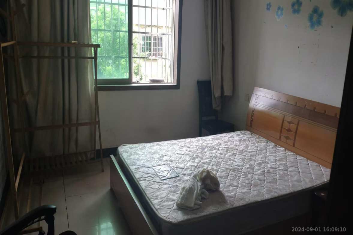 中南汽车世界 2室2厅1卫 1100.0元/月 中南汽车世界 2室2厅1卫 1100.0元/月室内图