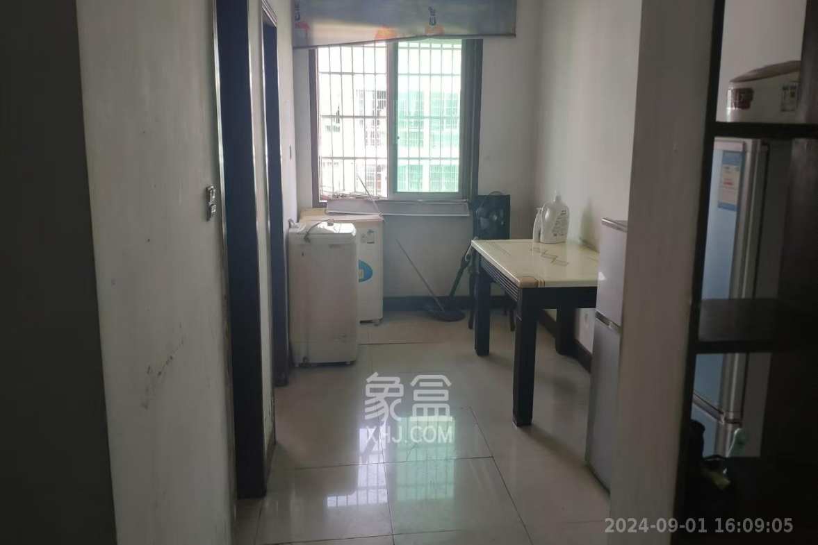 中南汽车世界 2室2厅1卫 1100.0元/月 中南汽车世界 2室2厅1卫 1100.0元/月室内图