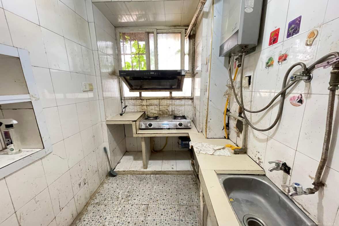 军属新村  1室2厅1卫   1300.00元/月室内图