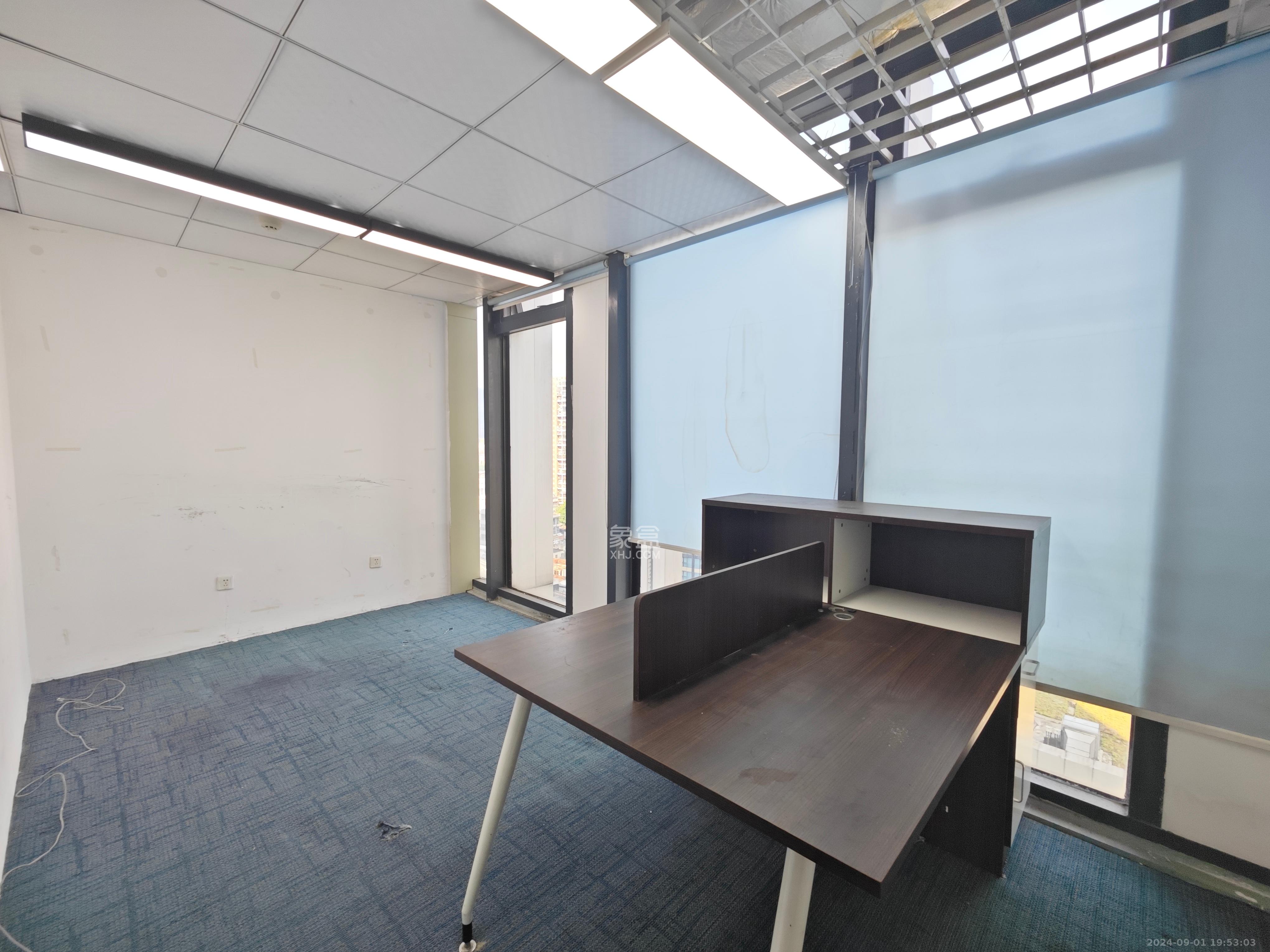 万达广场   148.0㎡      8000.0元/月室内图