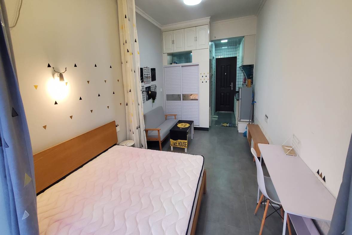 鸿浩达吉星广场(秀石街)  1室0厅0卫    25.0万 鸿浩达吉星广场(秀石街)  1室0厅0卫    25.0万室内图1