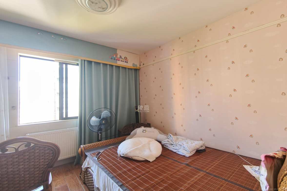 西街花园  4室2厅2卫   5500.00元/月室内图