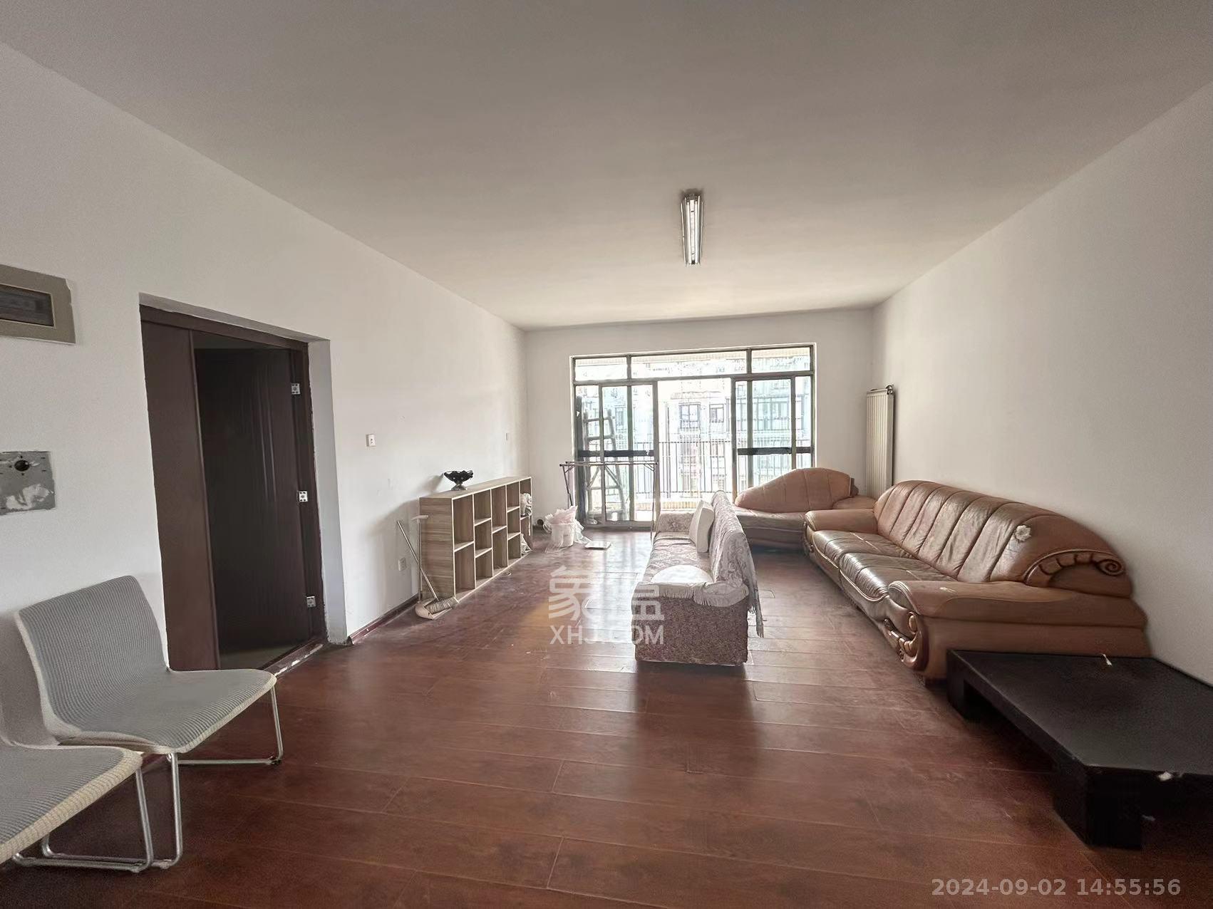 金质嘉苑  4室2厅2卫    2600.0元/月