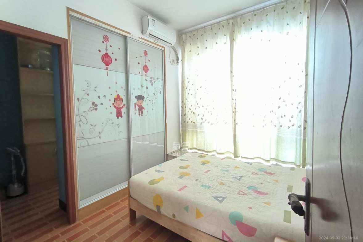 枫华府第  1室2厅1卫   1700.00元/月室内图1