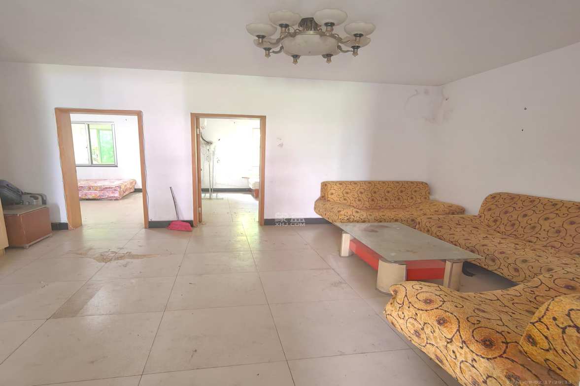 中南汽车世界 2室2厅1卫 1300.0元/月 中南汽车世界 2室2厅1卫 1300.0元/月室内图