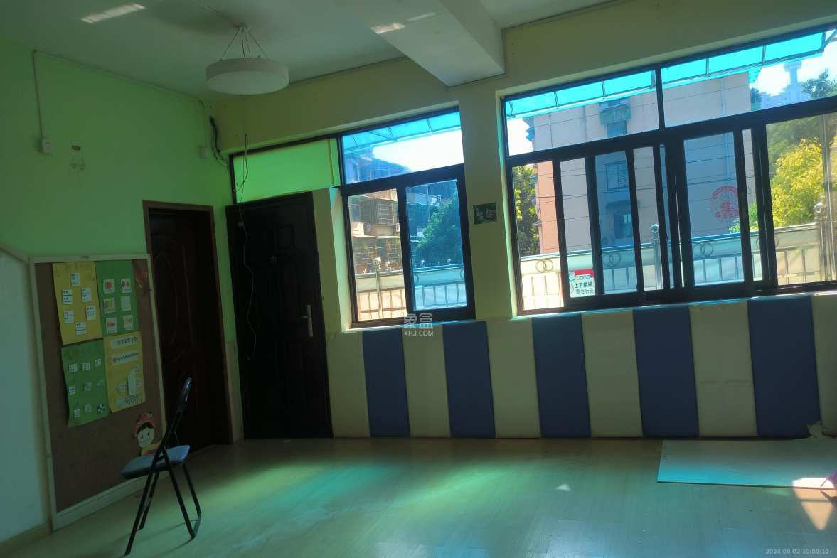 红旗社区  7室2厅1卫   3500.00元/月室内图