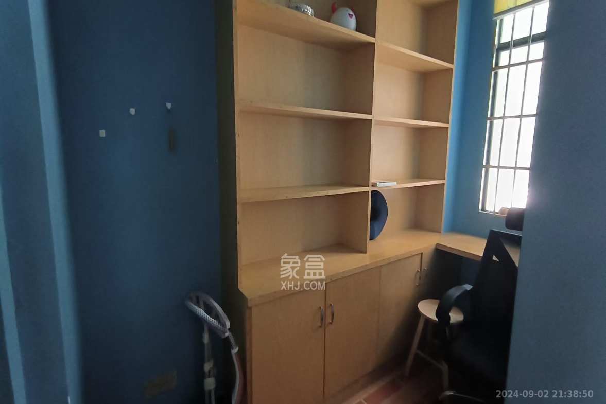 枫华府第  1室2厅1卫   1700.00元/月室内图