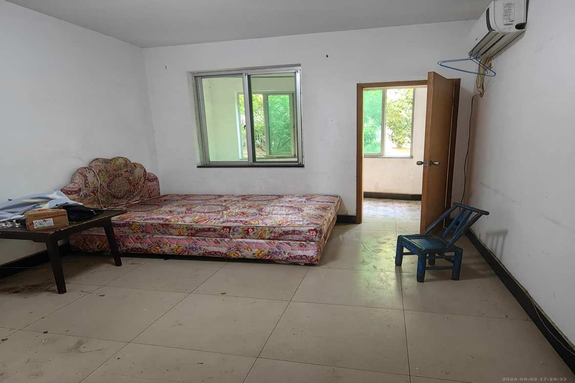 中南汽车世界 2室2厅1卫 1300.0元/月 中南汽车世界 2室2厅1卫 1300.0元/月室内图