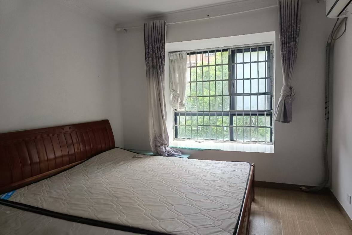 天地人和  3室2厅1卫    1200.0元/月室内图