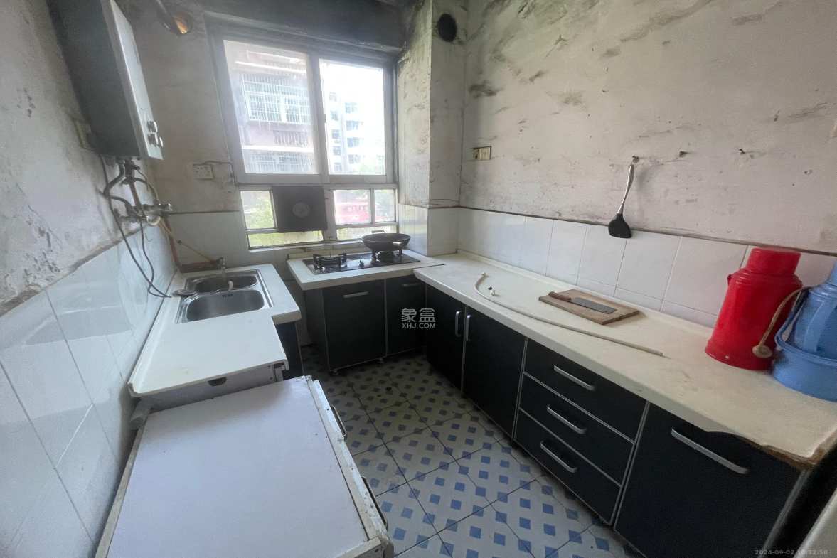 水泵厂宿舍  3室2厅1卫    1600.0元/月 水泵厂宿舍  3室2厅1卫    1600.0元/月室内图