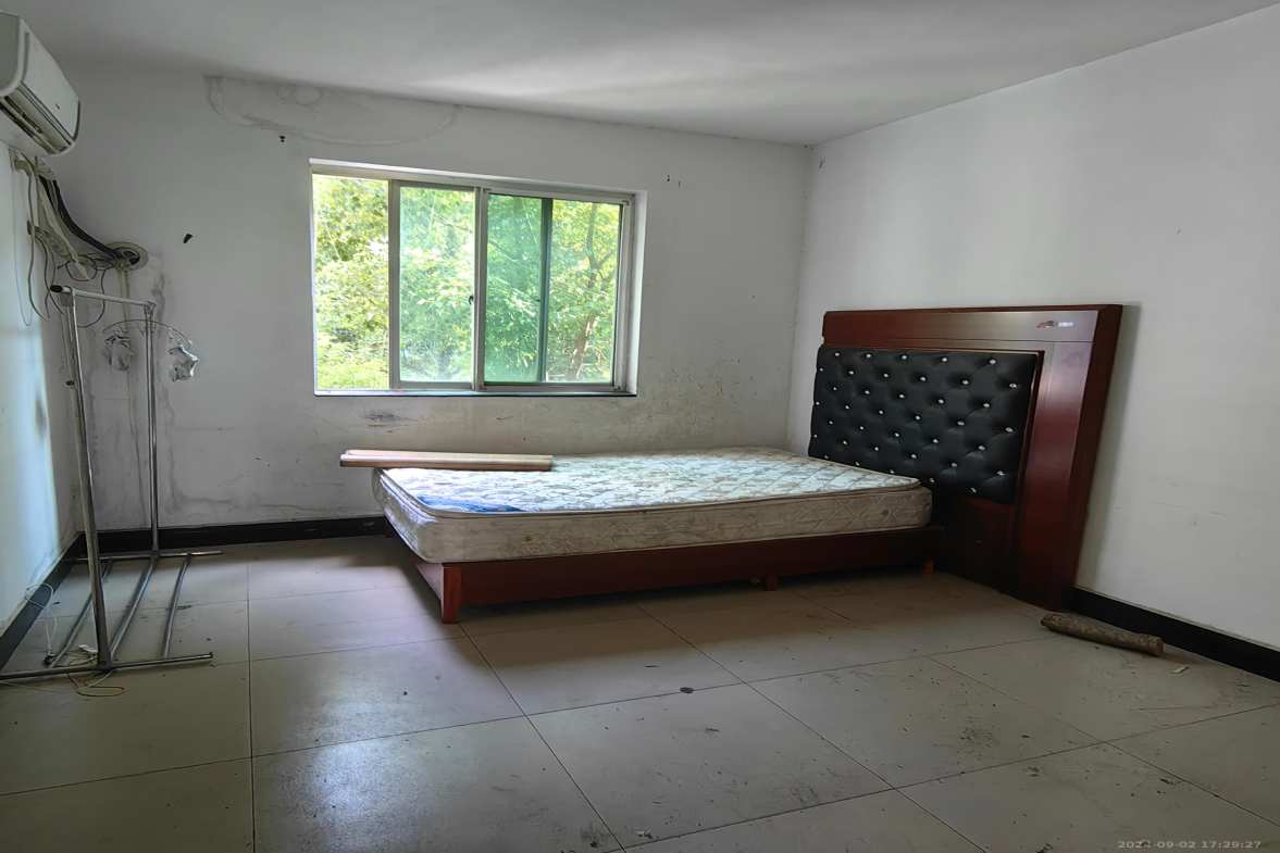 中南汽车世界 2室2厅1卫 1300.0元/月 中南汽车世界 2室2厅1卫 1300.0元/月室内图