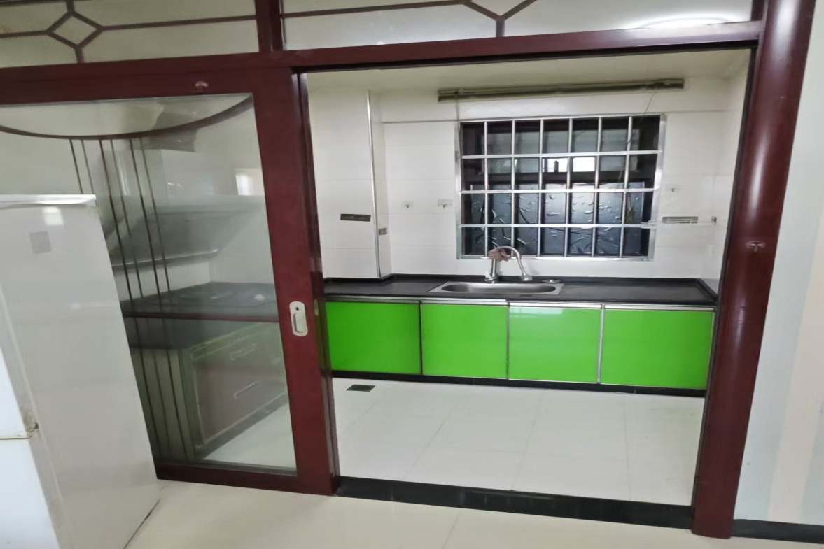 龙泰上品  3室2厅1卫    1280.0元/月 龙泰上品  3室2厅1卫    1280.0元/月室内图