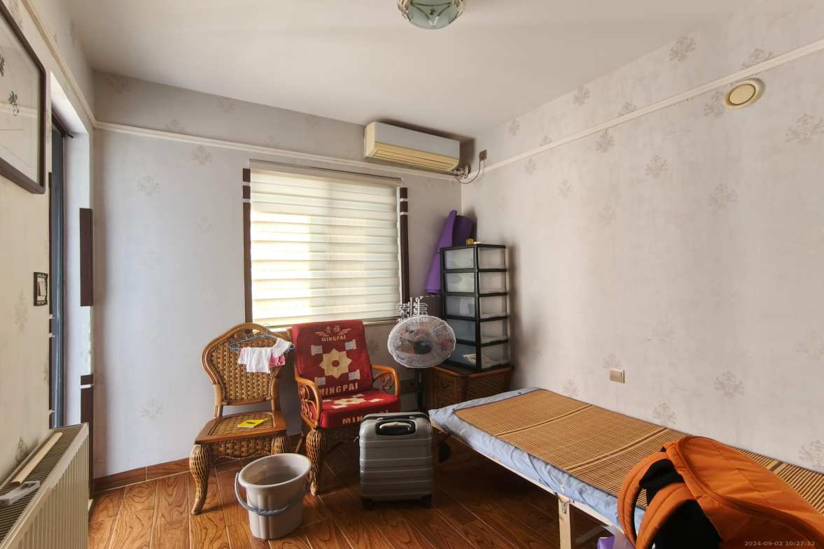 西街花园  4室2厅2卫   5500.00元/月室内图1