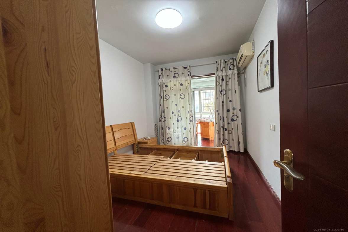 九峰小区(一二三四区) 4室2厅2卫 3200.0元/月 九峰小区(一二三四区) 4室2厅2卫 3200.0元/月室内图