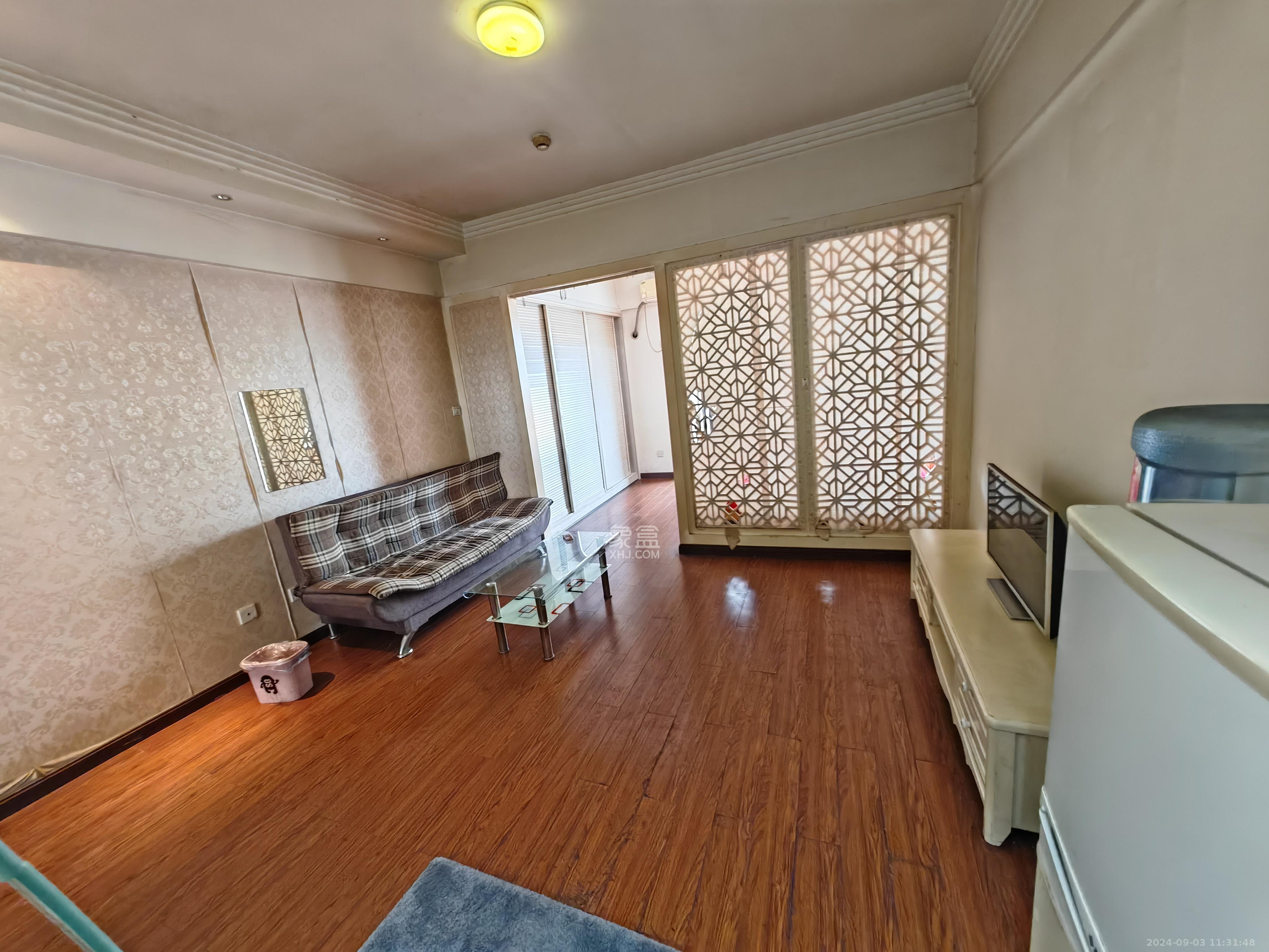 西子一间  1室1厅1卫    1800.0元/月